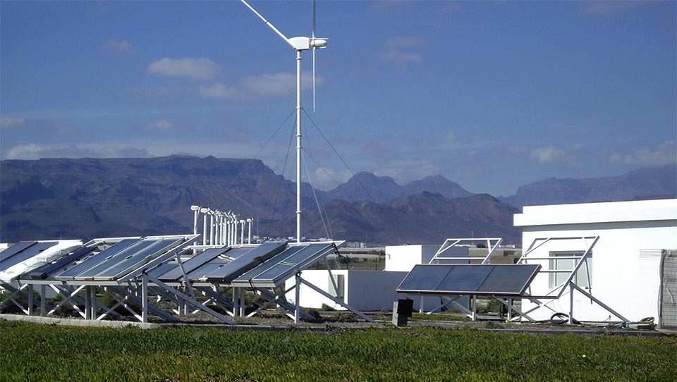 ENERGÍAS RENOVABLES - 2004. LABSOL: Primer laboratorio español de ensayos de captadores solares planos acreditado por ENAC