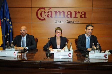Gonzalo Piernavieja, director de I+D+i del Instituto Tecnológico de Canarias; Mª de la Salud Gil, vicepresidenta de la Cámara de Comercio de Gran Canaria y Eduardo Manrique de Lara, gerente de la Fundación Universitaria de Las Palmas Gonzalo Piernavieja, director de I+D+i del Instituto Tecnológico de Canarias; Mª de la Salud Gil, vicepresidenta de la Cámara de Comercio de Gran Canaria y Eduardo Manrique de Lara, gerente de la Fundación Universitaria de Las Palmas